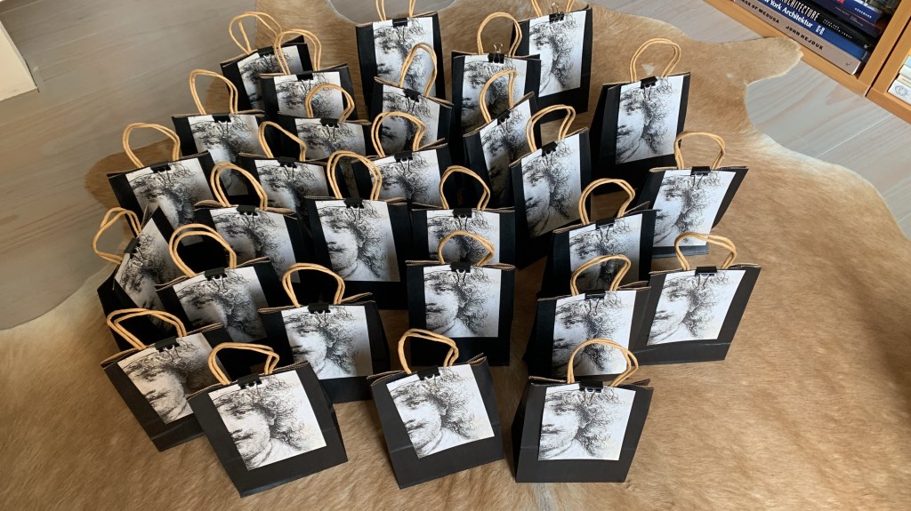 Freunde fertigen Gastgeschenke für das Museum&nbsp;an